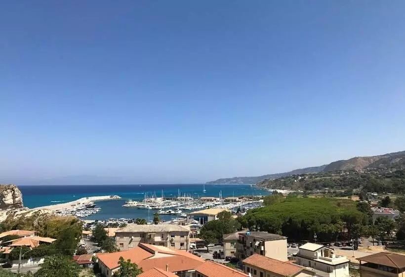 Отель Ananea Tropea Yachting Resort