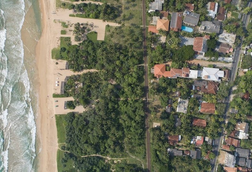 Отель Palm Beach Inn &sea Shells Cabanas