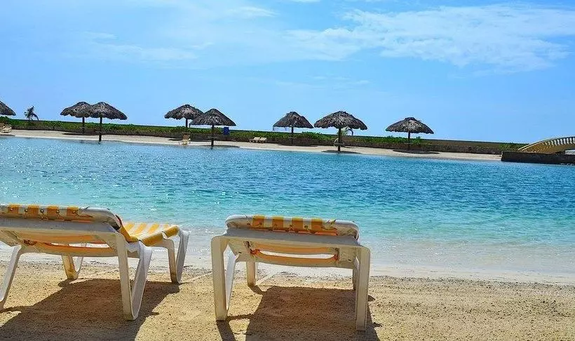 酒店 Parrot Tree Beach Resort