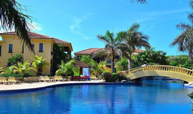 酒店 Parrot Tree Beach Resort