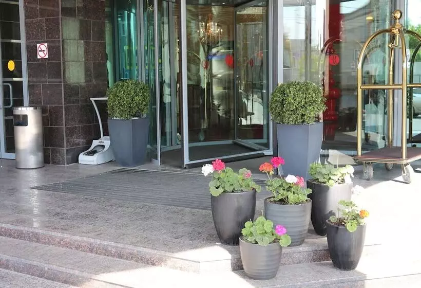 호텔 Ramada By Wyndham Kazan City Center