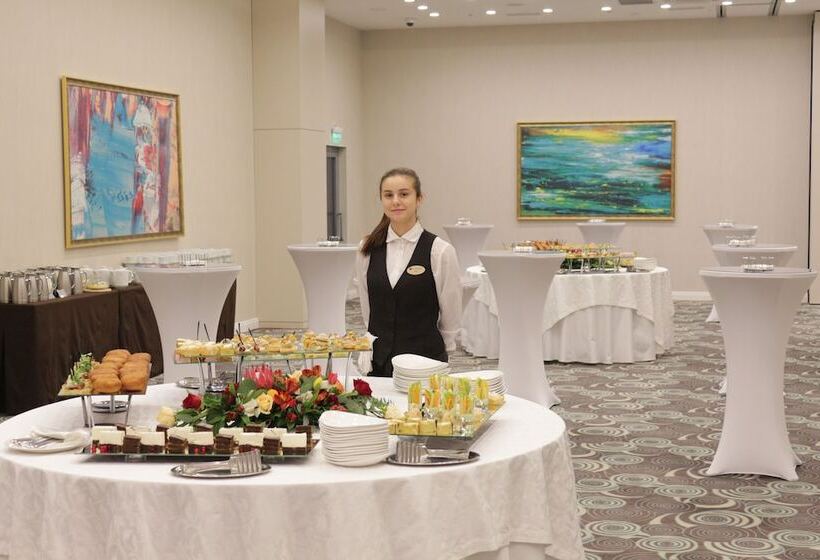 호텔 Ramada By Wyndham Kazan City Center