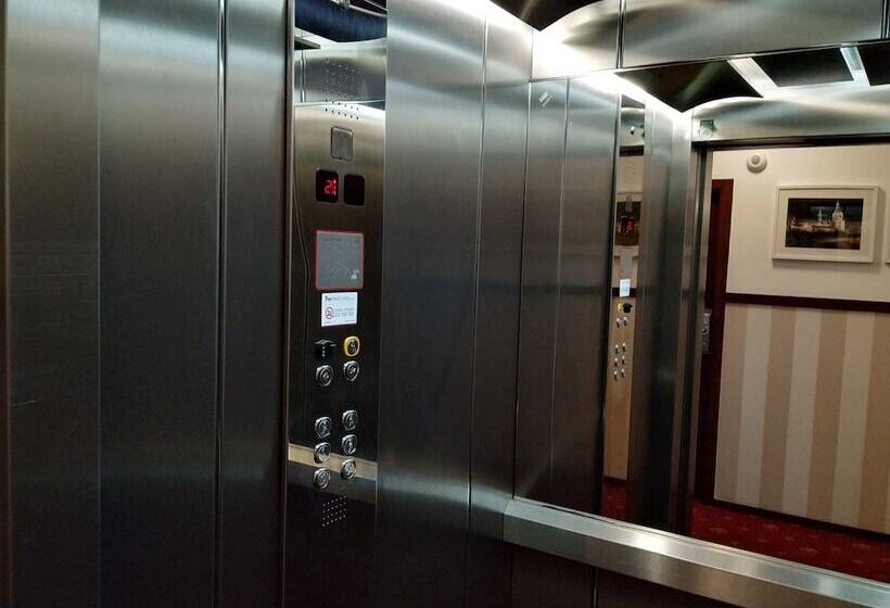 فندق Stare Miasto Old Town