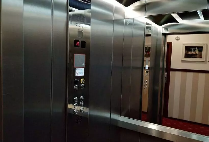 Hotelli Stare Miasto Old Town