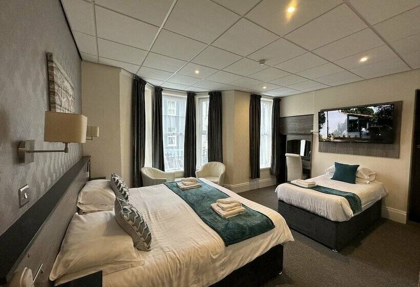 בית מלון כפרי The Port