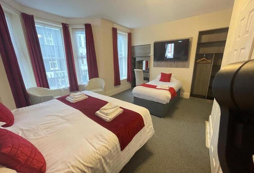 בית מלון כפרי The Port