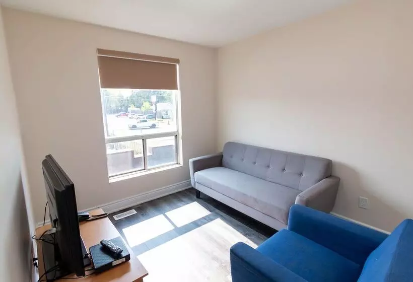 מוטל Borden Inn And Suites