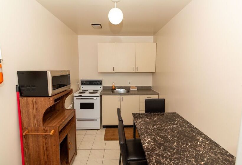 Мотель Borden Inn And Suites