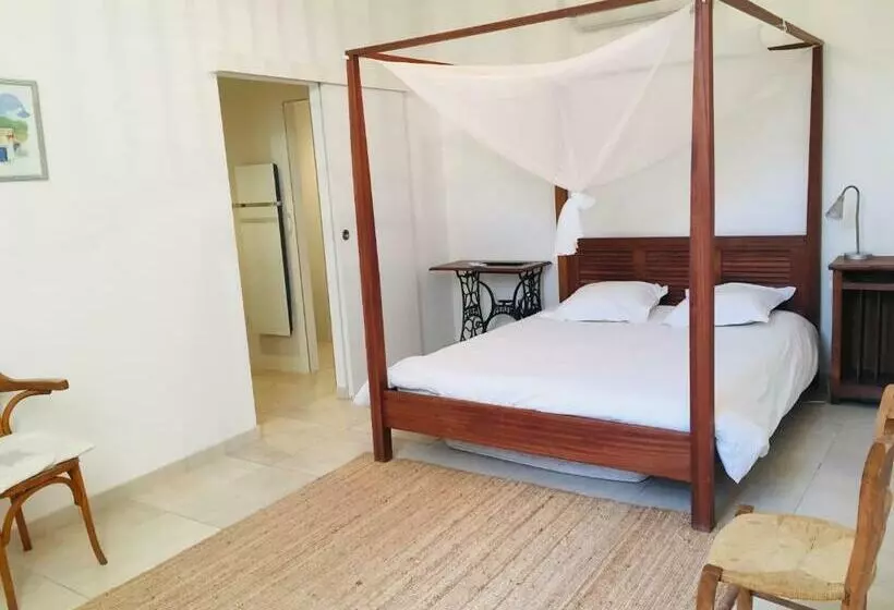 ペンション Ferme St Pierre 2 Suites Avec Piscine, Clim, Repas, Cheminée Ou Baignoire Spa