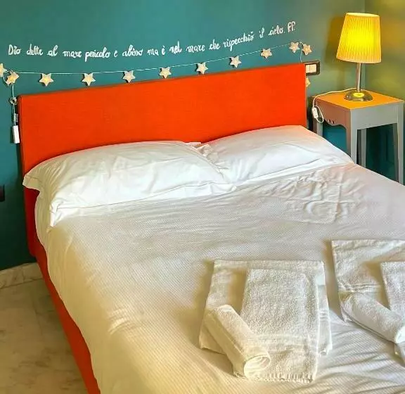 Majatalo Spaziosa Camera Con Letto Alla Francese E Balcone A 500 Mt Dal Mare