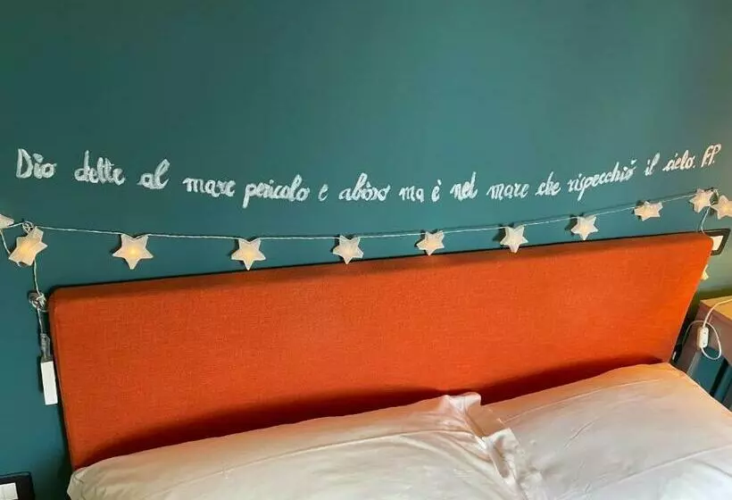 Majatalo Spaziosa Camera Con Letto Alla Francese E Balcone A 500 Mt Dal Mare