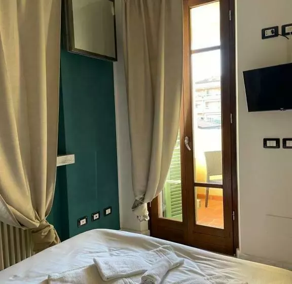 Majatalo Spaziosa Camera Con Letto Alla Francese E Balcone A 500 Mt Dal Mare