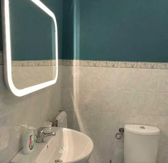 Majatalo Spaziosa Camera Con Letto Alla Francese E Balcone A 500 Mt Dal Mare