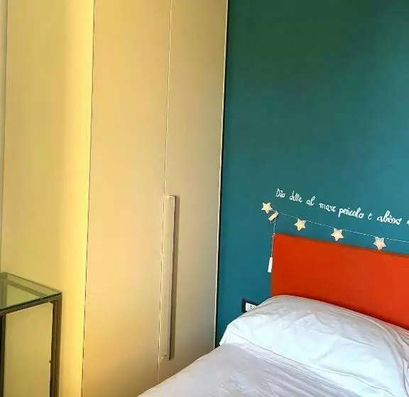 Majatalo Spaziosa Camera Con Letto Alla Francese E Balcone A 500 Mt Dal Mare