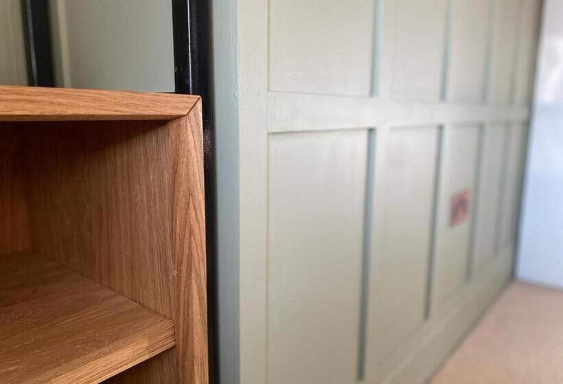 פנסיון The White House