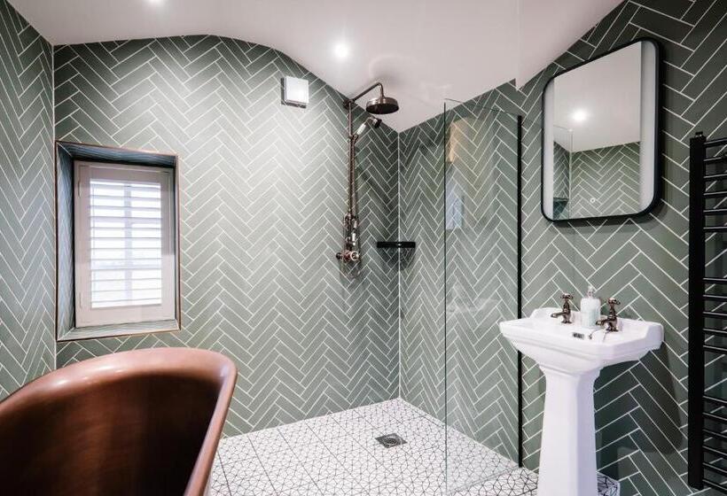 פנסיון The White House