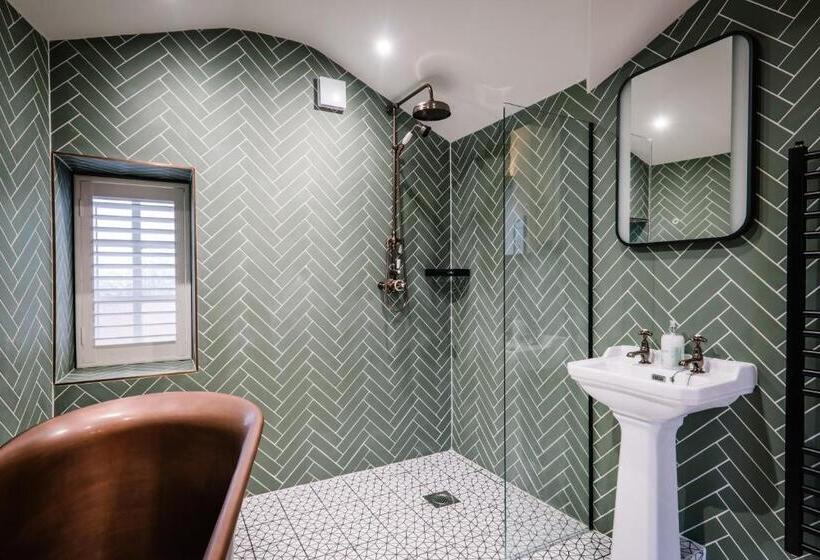 פנסיון The White House