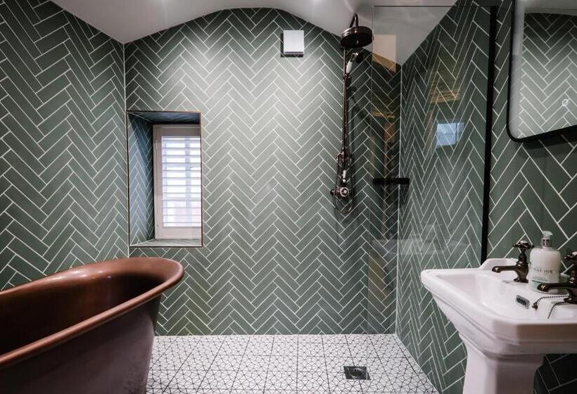 פנסיון The White House