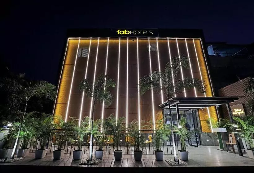 Fabhotel Oasis Yellow Courtyard