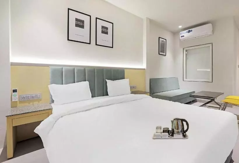 Fabhotel Oasis Yellow Courtyard