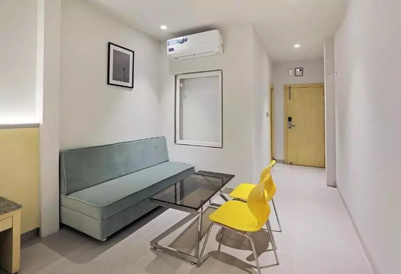 Fabhotel Oasis Yellow Courtyard