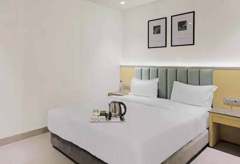 Fabhotel Oasis Yellow Courtyard