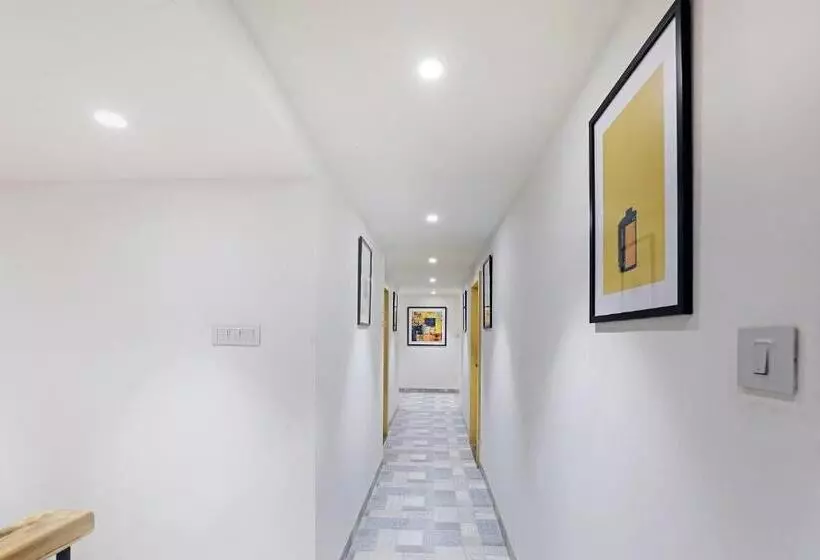 Fabhotel Oasis Yellow Courtyard