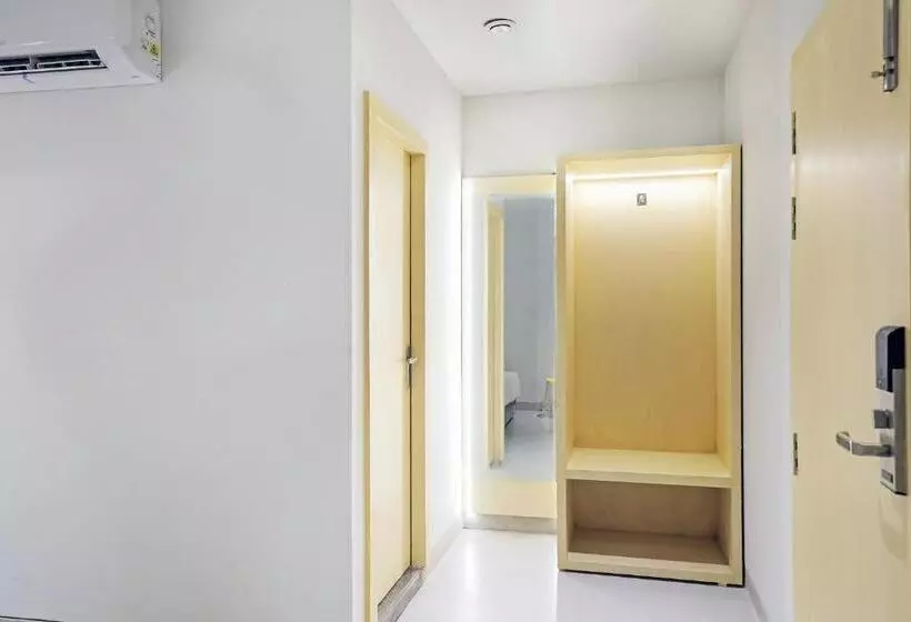 Fabhotel Oasis Yellow Courtyard