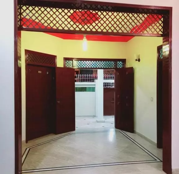 هتل Cosy Inn Guest House