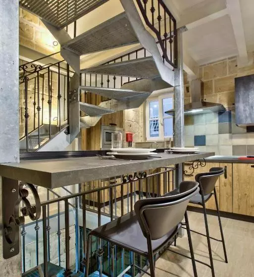 پانسیون Chateau La Vallette   Grand Master S Suite