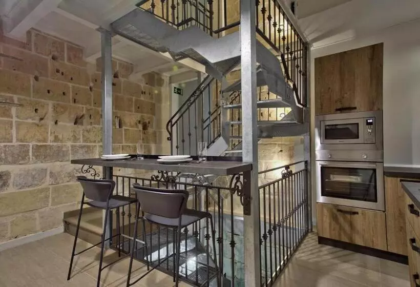 پانسیون Chateau La Vallette   Grand Master S Suite