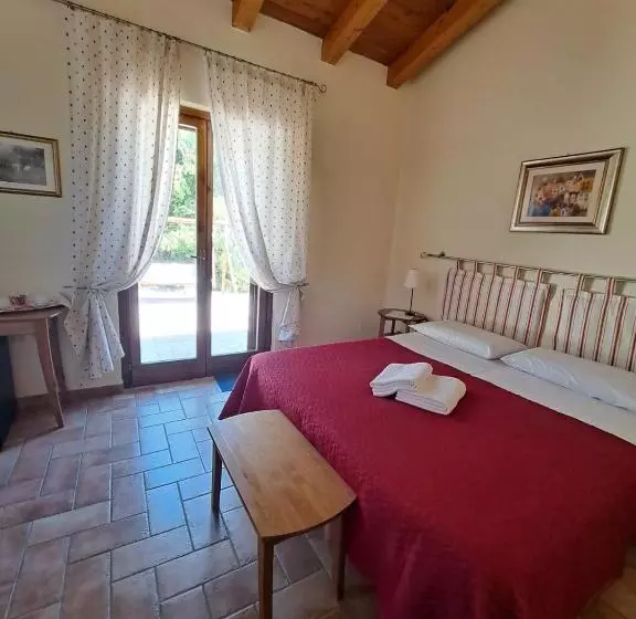 Aamiaismajoitus (B&B) Casale Terre Rosse Garden