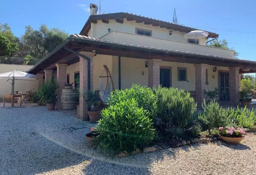 Aamiaismajoitus (B&B) Casale Terre Rosse Garden