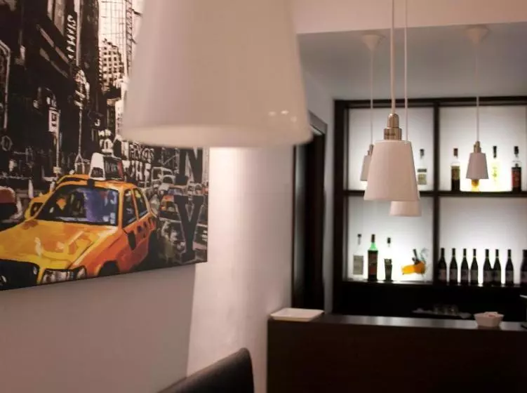 Leoni Hotel & Private Spa