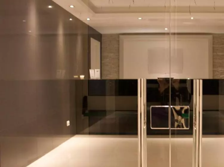 Leoni Hotel & Private Spa