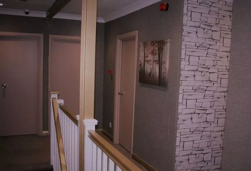 White Rose Hotel And Restaurant