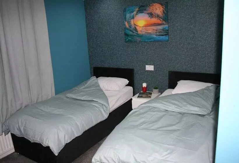 White Rose Hotel And Restaurant