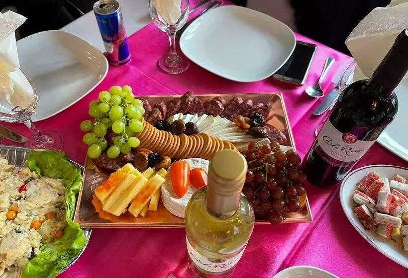 White Rose Hotel And Restaurant