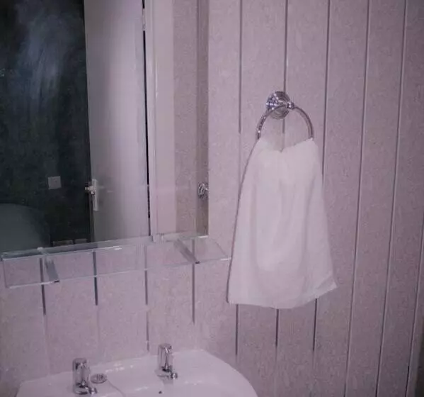 White Rose Hotel And Restaurant