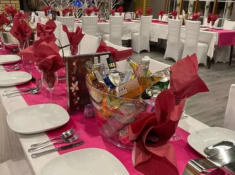 White Rose Hotel And Restaurant