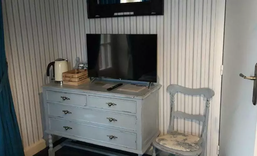 ベッドアンドブレックファースト Le Chalet Suisse   Chambre Bleue