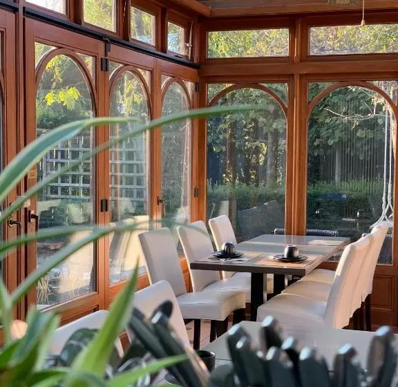 تختخواب و صبحانه Villa Monique