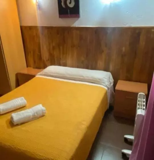 پانسیون Lf Habitación Familiar Con Balcón Y Baño Privado   No Fumadores   Sin Ascensor