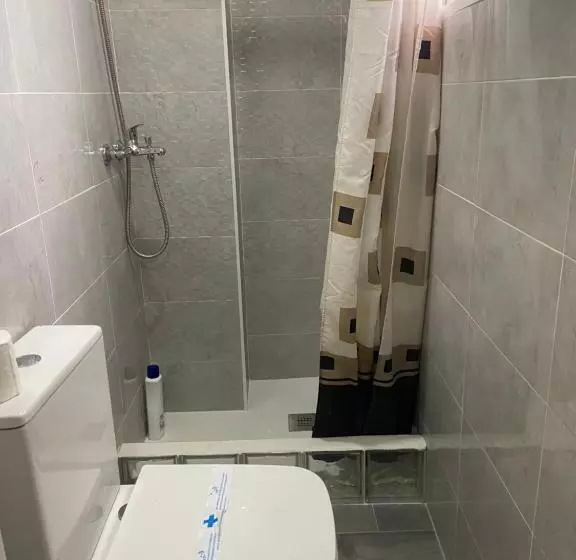 پانسیون Lf Habitación Familiar Con Balcón Y Baño Privado   No Fumadores   Sin Ascensor