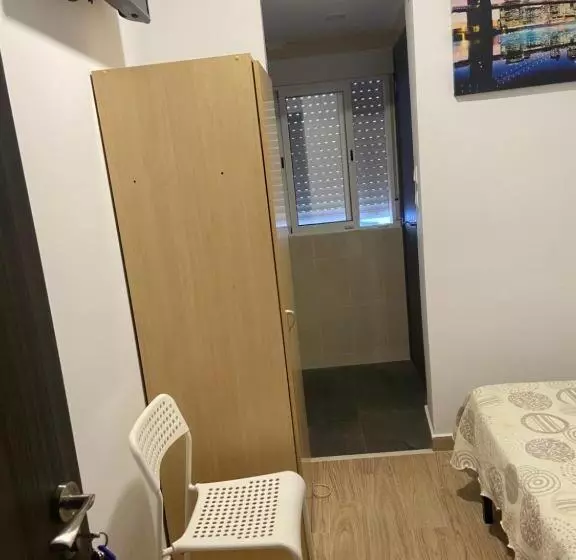 پانسیون Lf Habitación Familiar Con Balcón Y Baño Privado   No Fumadores   Sin Ascensor