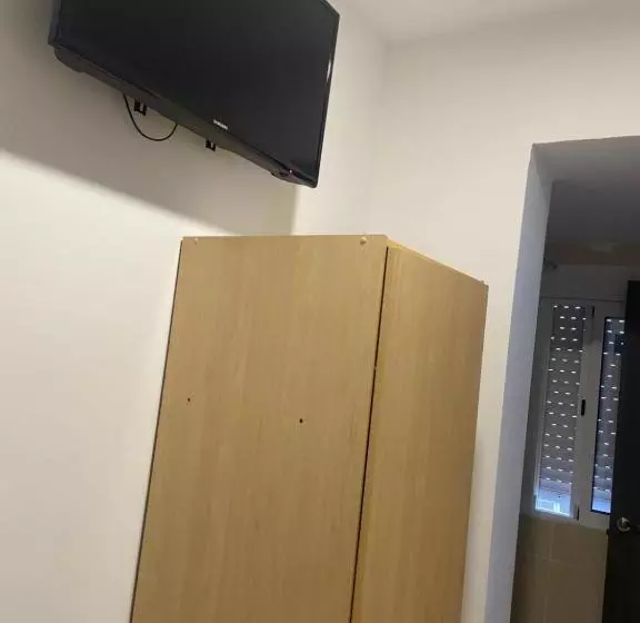 پانسیون Lf Habitación Familiar Con Balcón Y Baño Privado   No Fumadores   Sin Ascensor