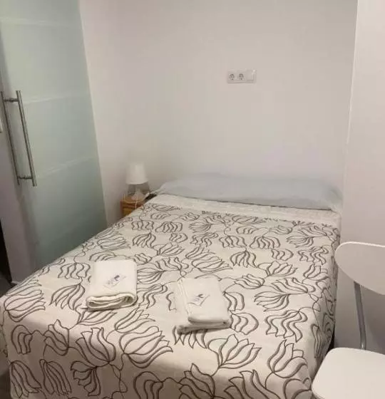 پانسیون Lf Habitación Familiar Con Balcón Y Baño Privado   No Fumadores   Sin Ascensor