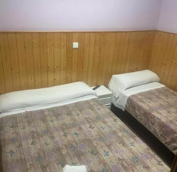 پانسیون Lf Habitación Familiar Con Balcón Y Baño Privado   No Fumadores   Sin Ascensor