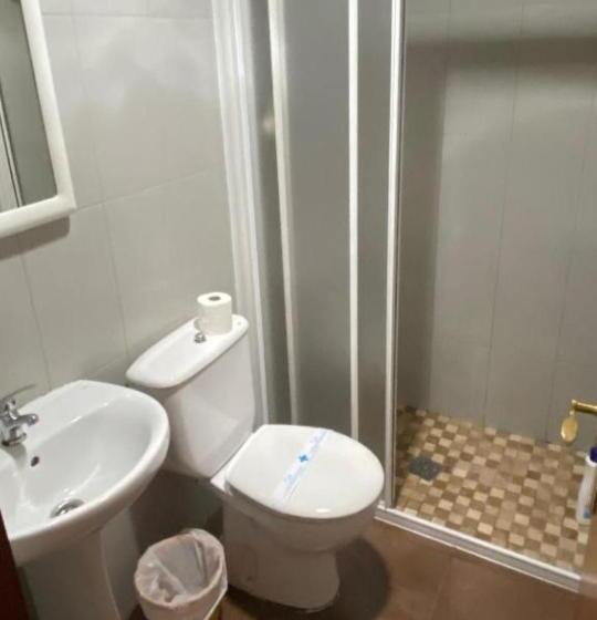 Пансион Lf Habitación Familiar Con Balcón Y Baño Privado   No Fumadores   Sin Ascensor