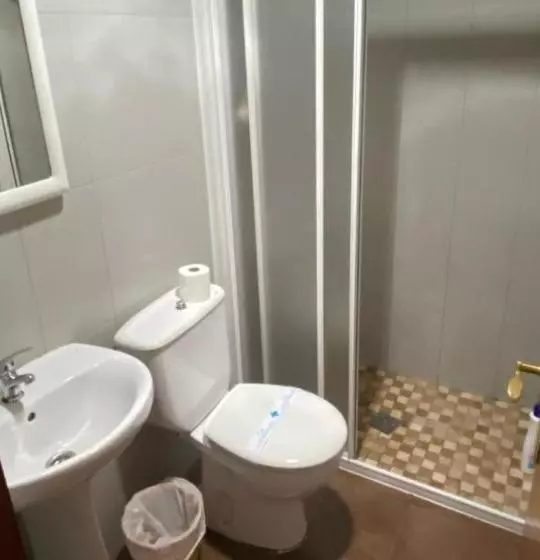 پانسیون Lf Habitación Familiar Con Balcón Y Baño Privado   No Fumadores   Sin Ascensor